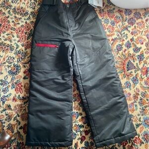NWT SwissTech snow pants with adjustable waist and proven technology. Fantastic
